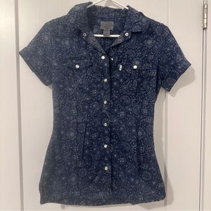 Levi's Blue Paisley Button Down T- Shirt Size XS Women’s